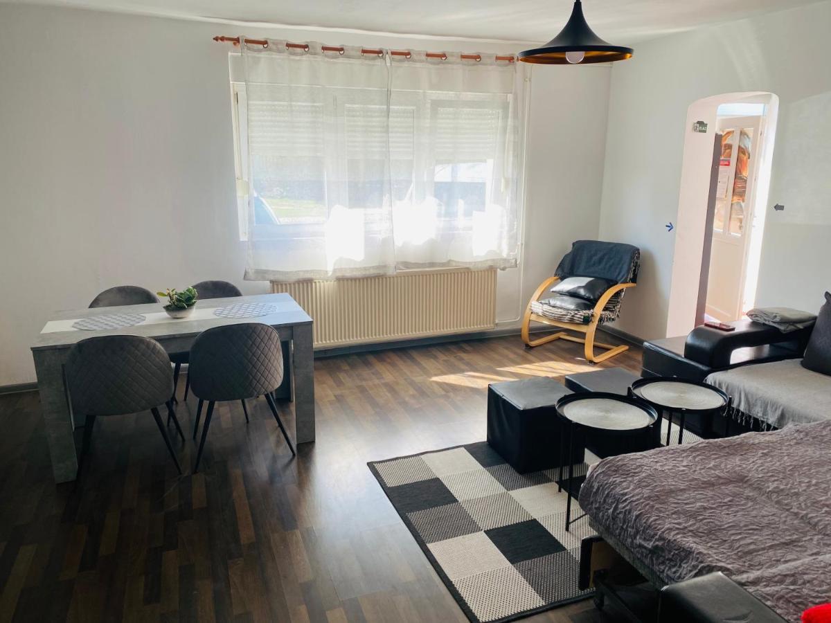 Apartment Zvecaj Джяково Екстер'єр фото